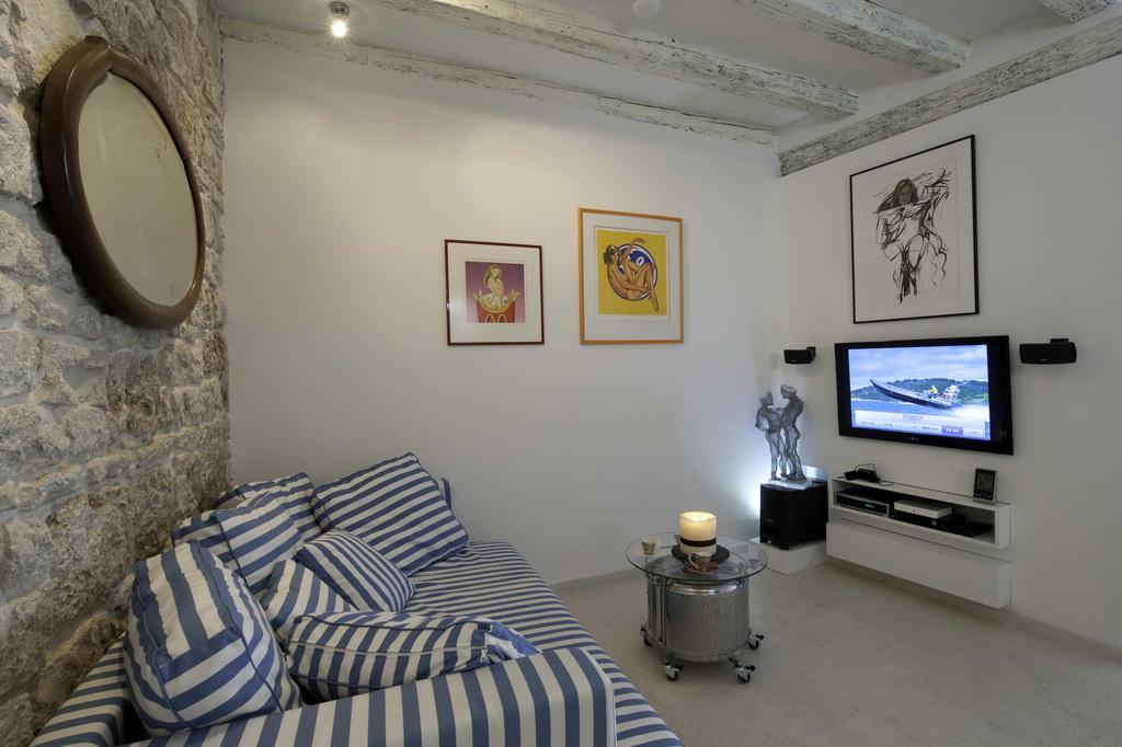 Apartment Whooart Komiza Ngoại thất bức ảnh
